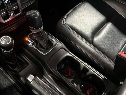 Used 2021 Jeep Wrangler Unlimited Sahara w/ Uconnect 4C Nav & Sound Group AWD/4WD image 30