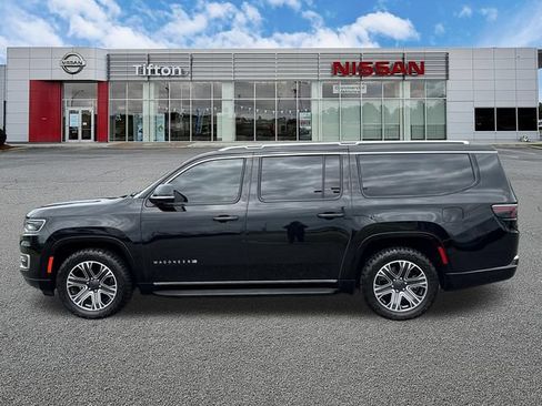 Used 2023 Jeep Wagoneer L Series II AWD/4WD image 4