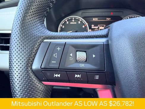 Used 2025 Mitsubishi Outlander SE FWD image 24