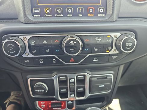 Used 2020 Jeep Gladiator Mojave image 11