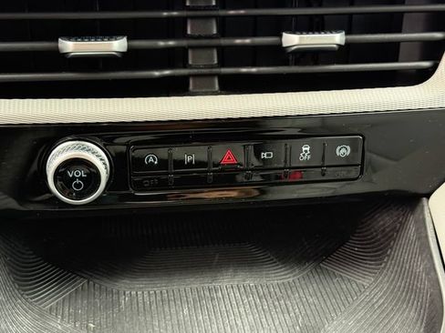 Certified 2025 Ford Explorer Active w/ Active Comfort Package AWD/4WD image 5