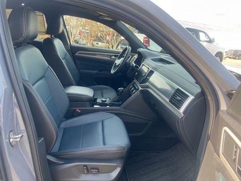 Used 2021 Volkswagen Atlas Cross Sport SEL image 23