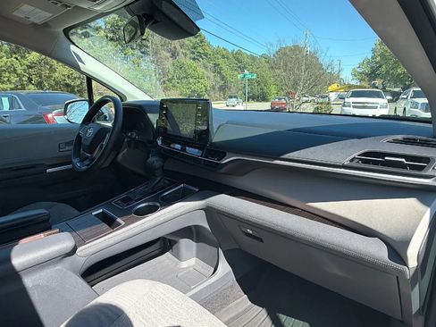 Used 2021 Toyota Sienna LE image 14