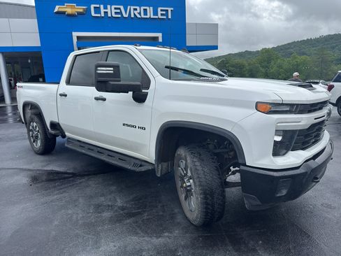 Used 2024 Chevrolet Silverado 2500 Custom w/ Custom Convenience Package AWD/4WD image 4