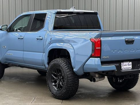 Used 2026 Toyota Tacoma SR5 AWD/4WD image 3