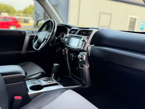 Used 2014 Toyota 4Runner SR5 RWD image 17