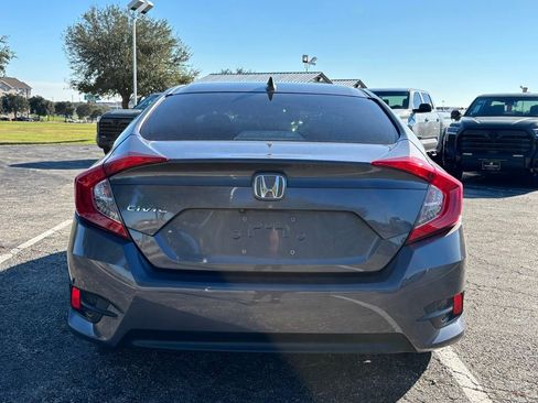 Used 2018 Honda Civic EX image 5