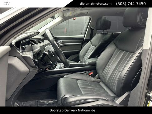 Used 2021 Audi e-tron Prestige image 18