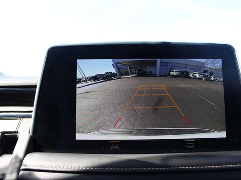 Used 2023 Chevrolet Suburban Premier image 40