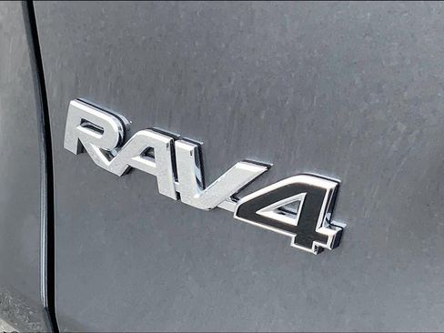 Used 2025 Toyota RAV4 XLE w/ Convenience Package FWD image 31