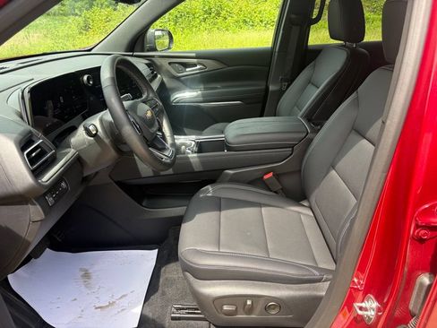 New 2026 Chevrolet Traverse LT w/ Driver Confidence Package AWD/4WD image 16