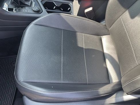 Used 2018 Volkswagen Tiguan SE w/ Panoramic Sunroof Package AWD/4WD image 26