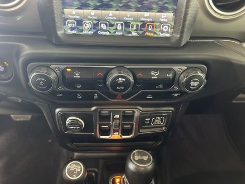 Used 2022 Jeep Wrangler Unlimited Sahara image 24