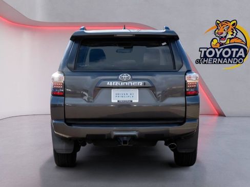 Used 2020 Toyota 4Runner SR5 Premium image 5