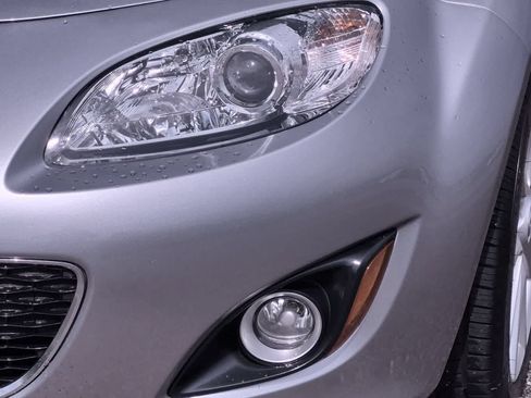 Used 2010 MAZDA MX-5 Miata Touring RWD image 11