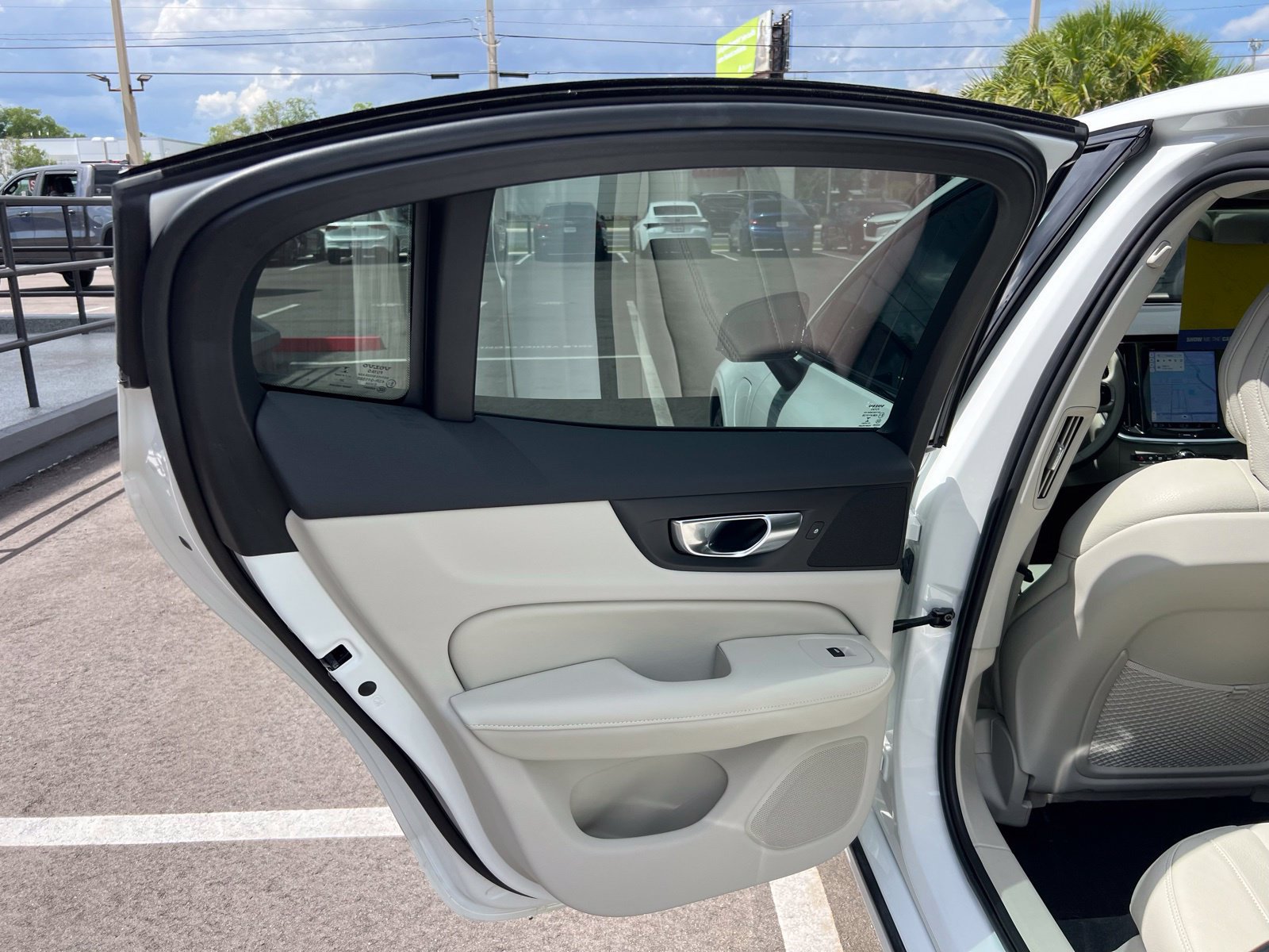 Used 2023 Volvo S60 T8 Plus AWD/4WD image 46