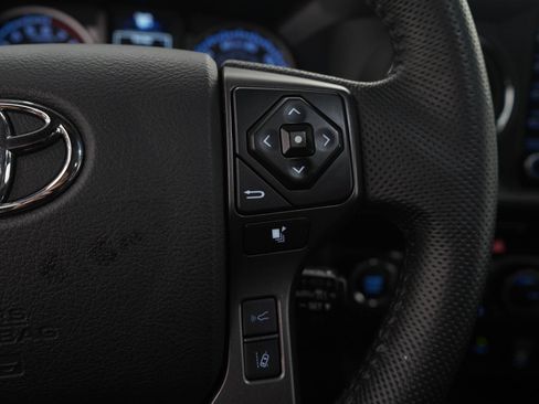 Used 2022 Toyota Tacoma TRD Off-Road w/ TRD Premium Off Road Package AWD/4WD image 27