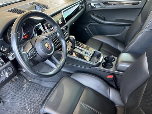 Used 2024 Porsche Macan AWD/4WD image 10