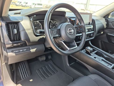 Used 2025 Nissan Pathfinder SV FWD image 10