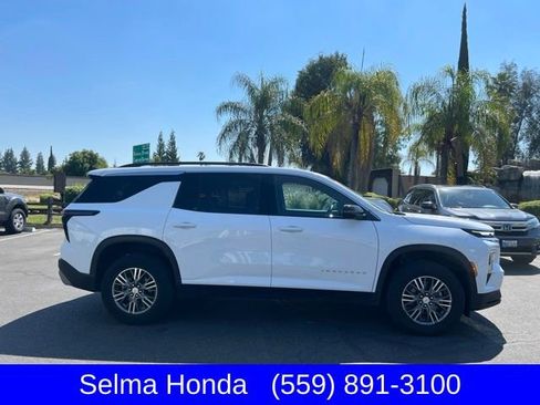 Used 2024 Chevrolet Traverse LT AWD/4WD image 2