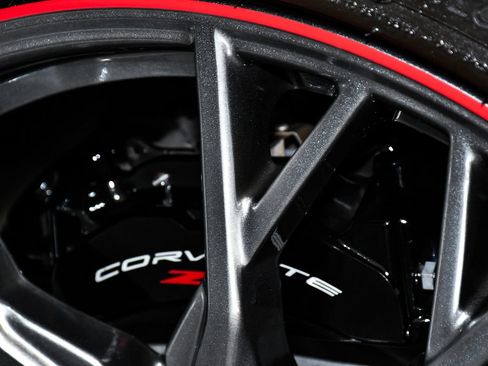 Used 2024 Chevrolet Corvette Stingray Premium Conv w/ Z51 Performance Package RWD image 95