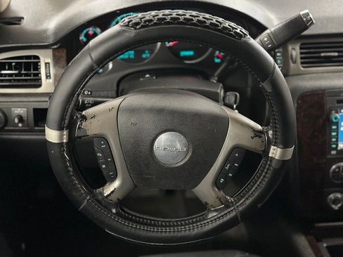 Used 2011 GMC Yukon XL Denali image 4