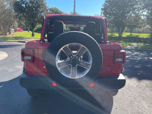 Used 2020 Jeep Wrangler Unlimited Sahara AWD/4WD image 6