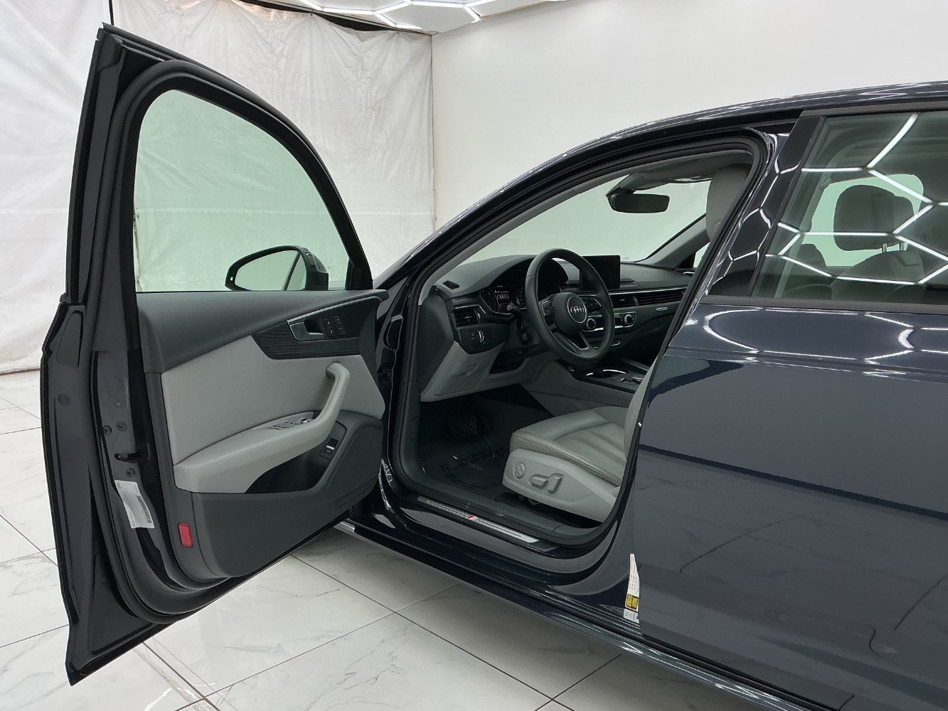 Used 2018 Audi A4 2.0T Premium AWD/4WD image 16