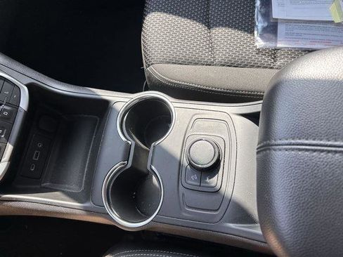 Used 2024 GMC Terrain SLE image 12