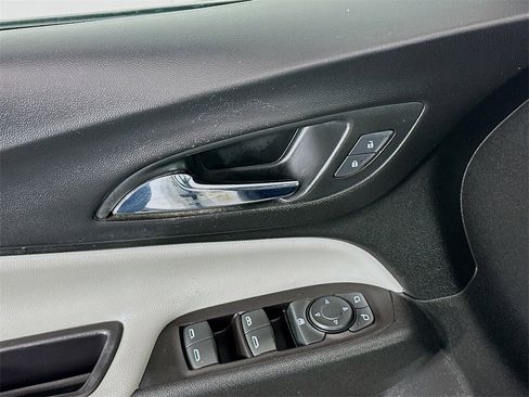 Used 2019 Chevrolet Equinox LS image 17