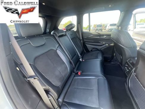 Used 2025 Jeep Grand Cherokee Altitude AWD/4WD image 32