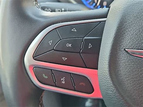 Used 2023 Chrysler Pacifica Touring-L image 24