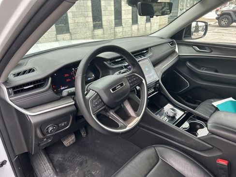 Certified 2022 Jeep Grand Cherokee L Limited w/ Luxury Tech Group II image 8