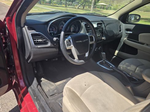 Used 2012 Chrysler 200 Touring image 9