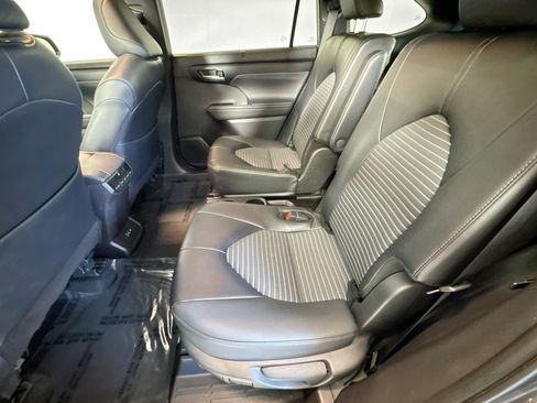 Used 2025 Toyota Highlander XSE AWD/4WD image 22