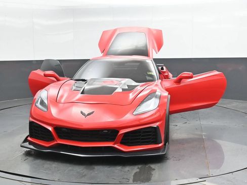 Used 2016 Chevrolet Corvette Z06 w/ 3LZ Preferred Equipment Group RWD image 49