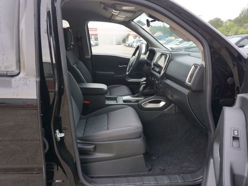 Used 2025 Nissan Frontier SV w/ SV Convenience Package RWD image 15