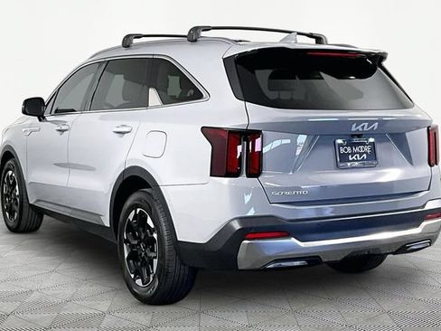 Certified 2025 Kia Sorento S w/ Panoramic Sunroof Package FWD image 4