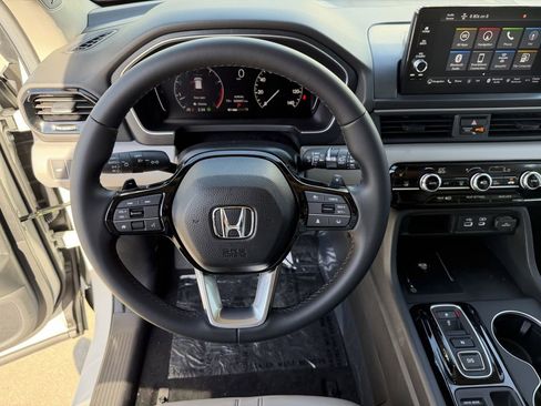 New 2025 Honda Pilot Touring image 27