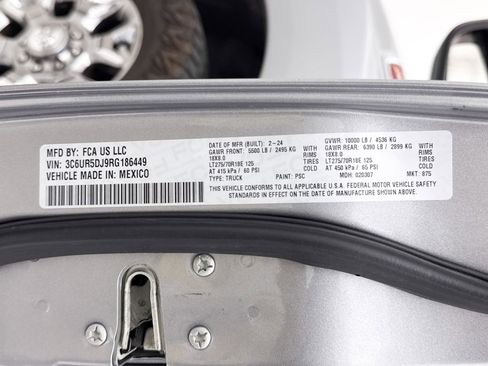 Used 2024 RAM 2500 Big Horn w/ Protection Group image 32