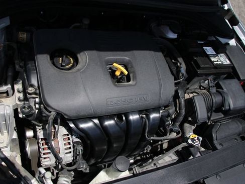 Used 2020 Hyundai Elantra Value Edition FWD image 35