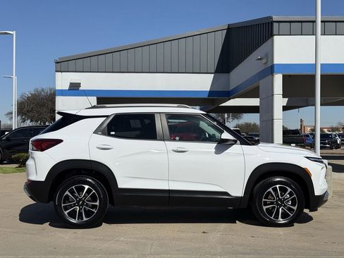 Certified 2025 Chevrolet TrailBlazer LT image 2