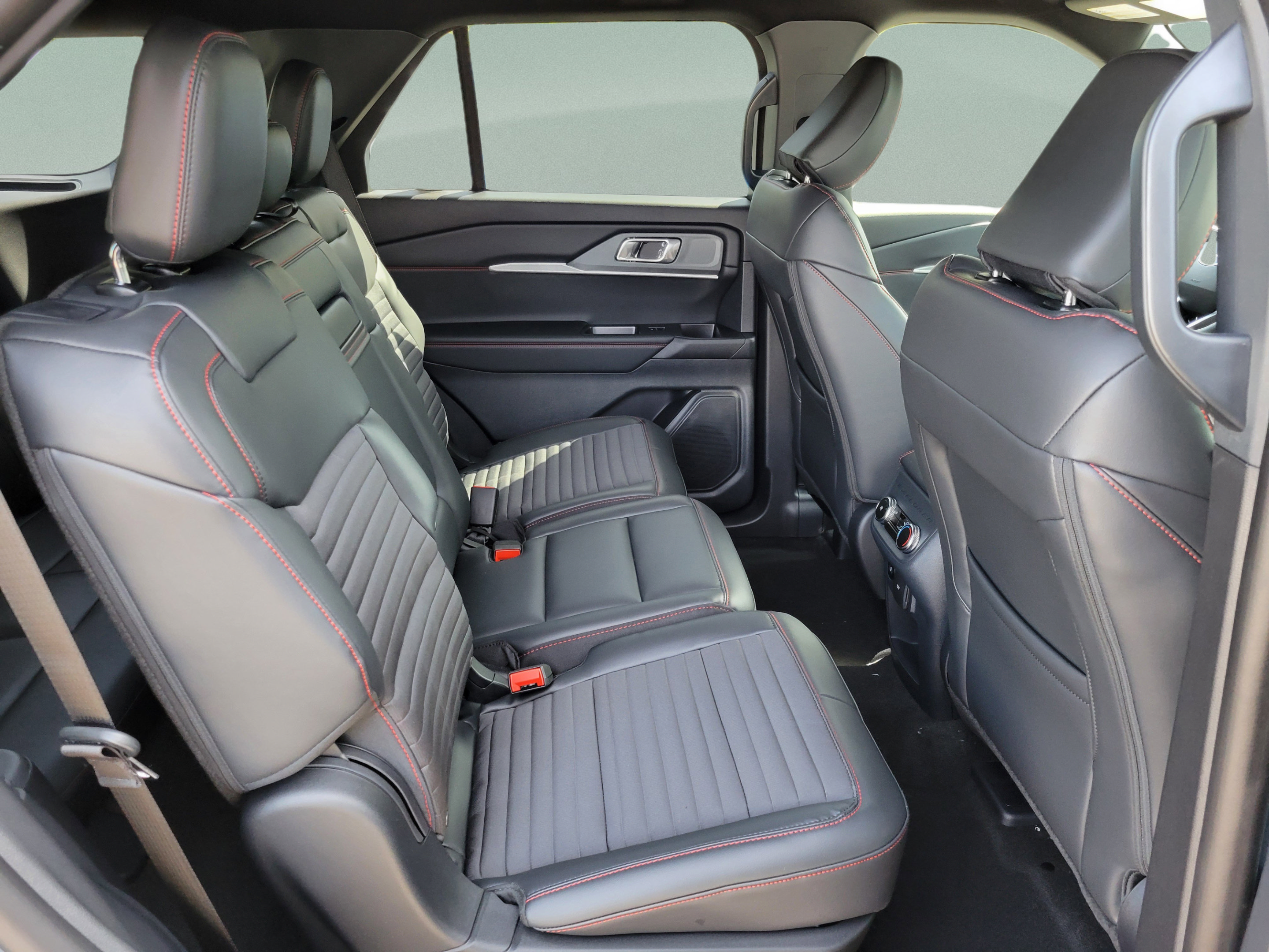 New 2026 Ford Explorer ST-Line w/ ST-Line Street Pack RWD image 28