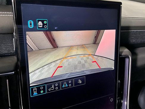 Used 2025 GMC Yukon AT4 Ultimate image 17