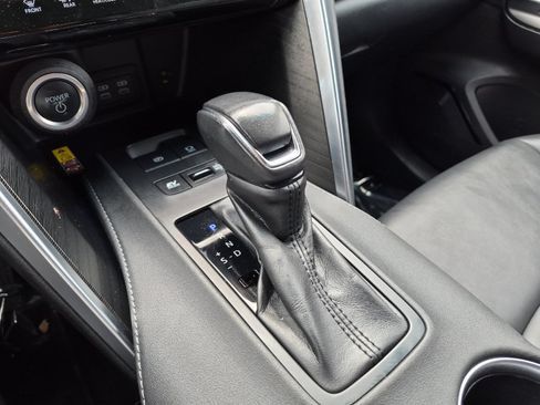 Used 2023 Toyota Venza XLE AWD/4WD image 19