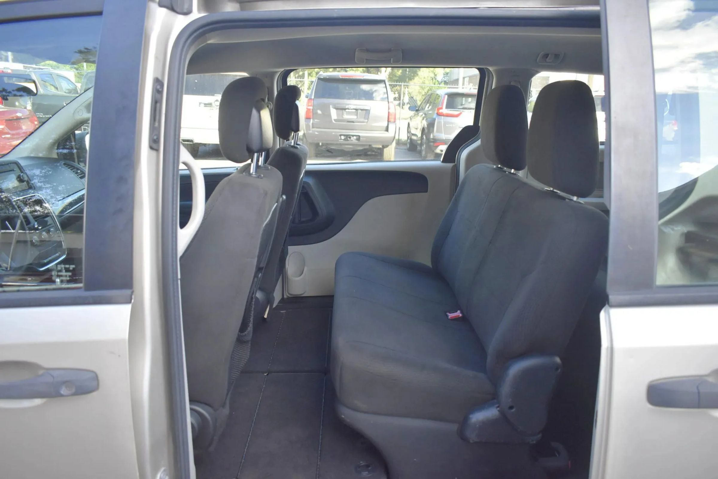Used 2013 Dodge Grand Caravan American Value Package FWD image 18
