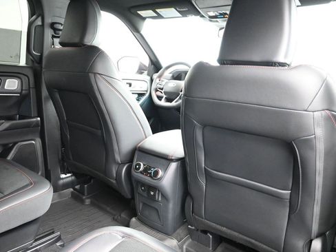 Used 2025 Ford Explorer ST image 7