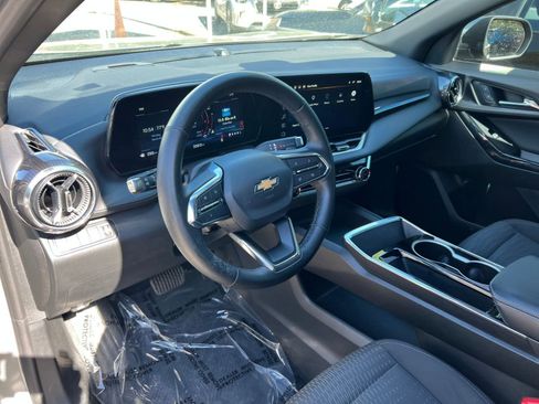 Used 2025 Chevrolet Equinox LT image 31