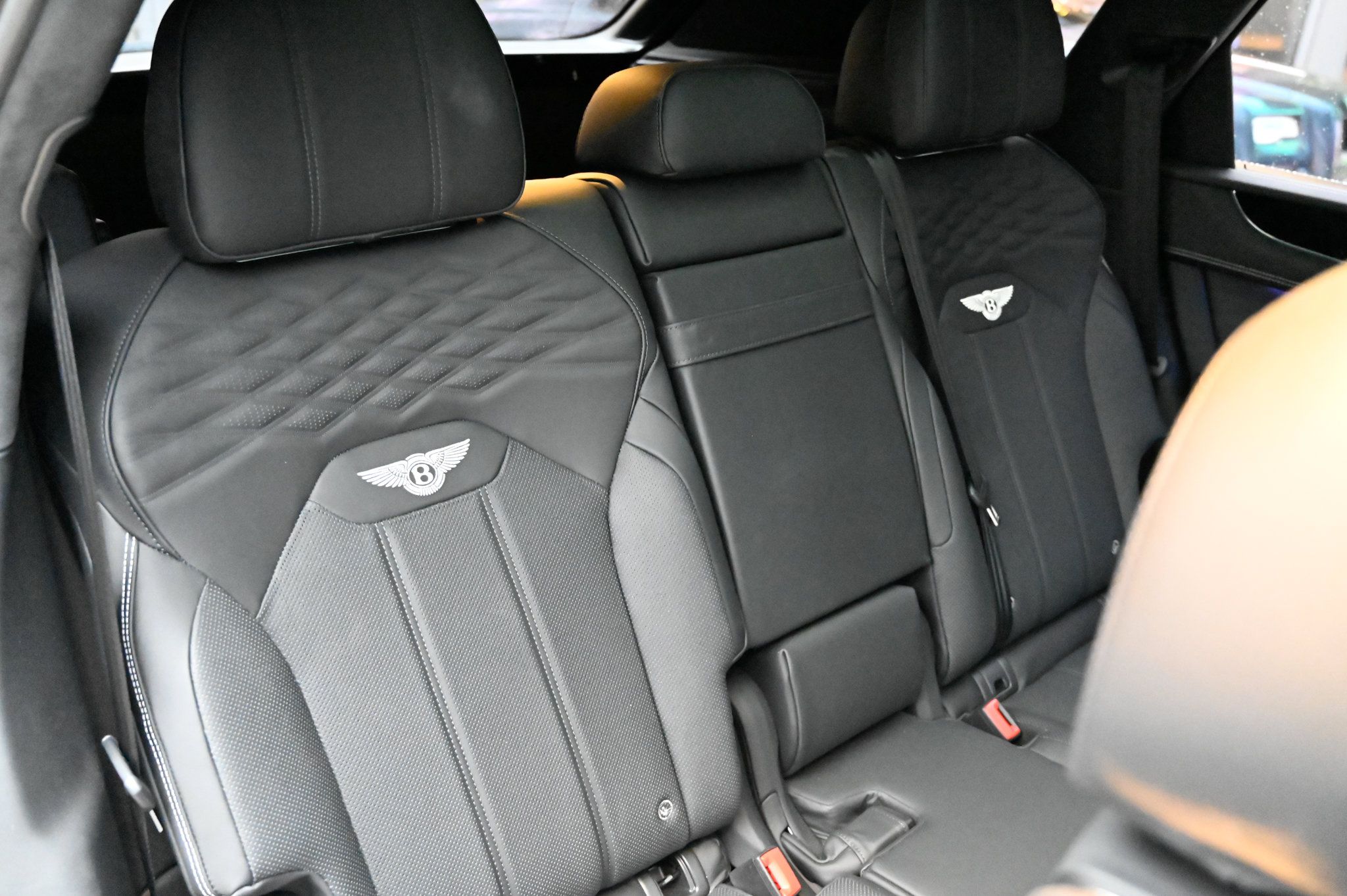 Used 2025 Bentley Bentayga AWD/4WD image 51