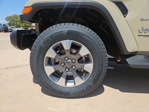 Used 2022 Jeep Wrangler Unlimited Sahara w/ Cold Weather Group AWD/4WD image 7